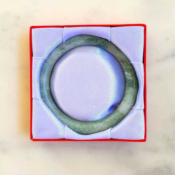 NWT. Natural Marble Rock Round Bangle Bracelet with Multi Shades of Green. - Picture 4 of 5